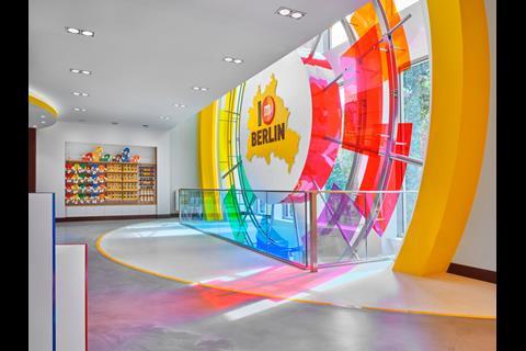 Flagship store M&M's world: LED Linear™